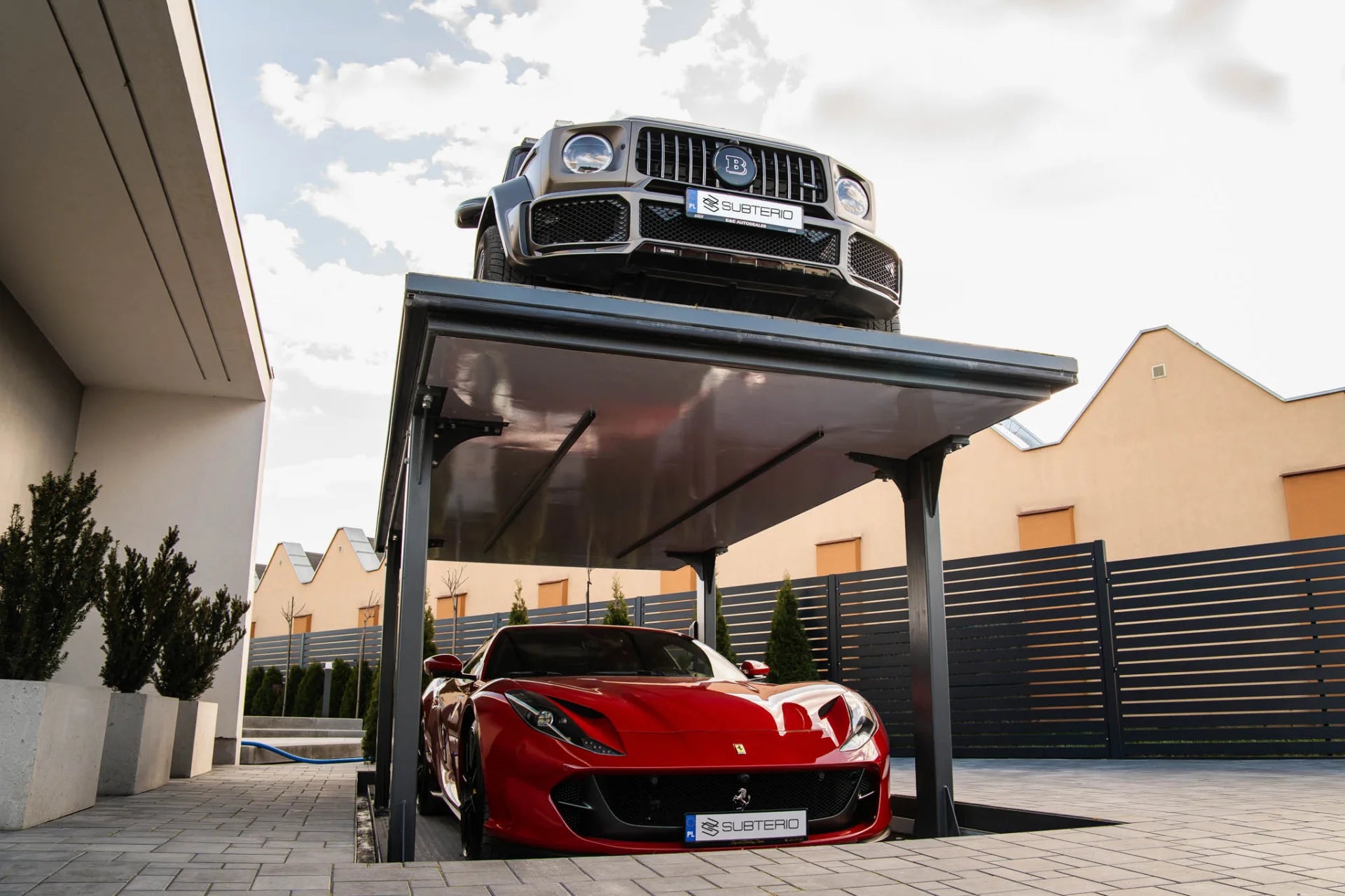 Vehicle elevator platform
