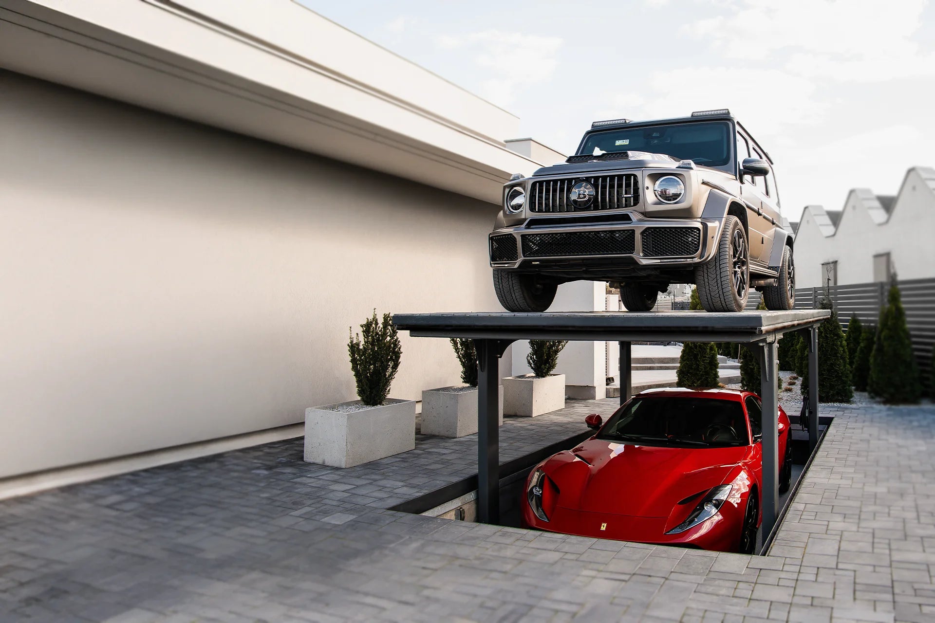 Underground garage with hydraulic car lift